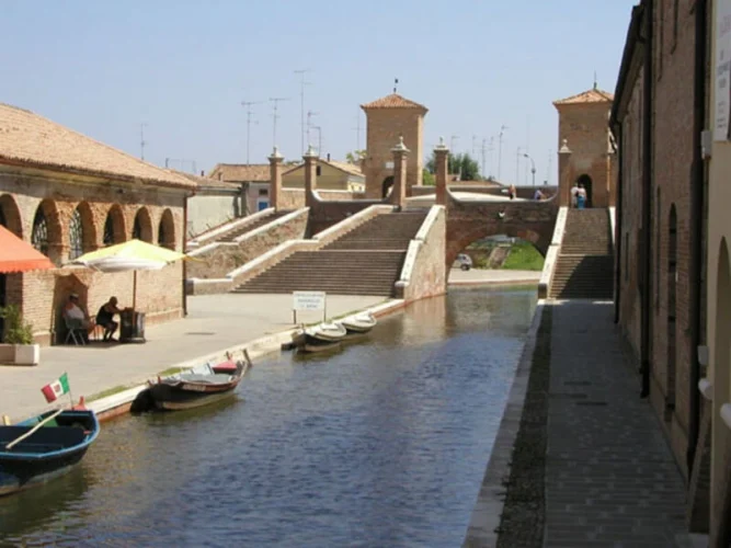 Comacchio - Het kleine Venetië in het hart van de Po-delta, met zijn kanalen