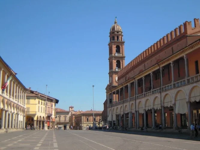 Faenza en de traditie van keramiek, het internationale keramiekmuseum en de talrijke keramiekateliers